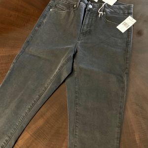 Brand New. Never Worn. Good American Skinny Jean.